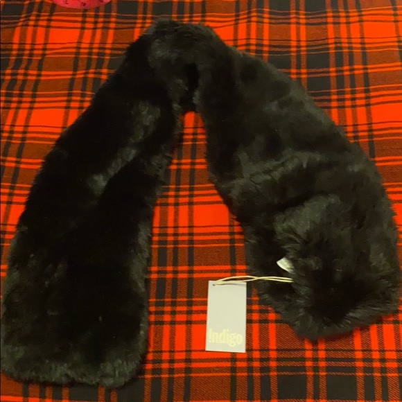 Luxe Faux fur pull through scarf - Picture 1 of 7